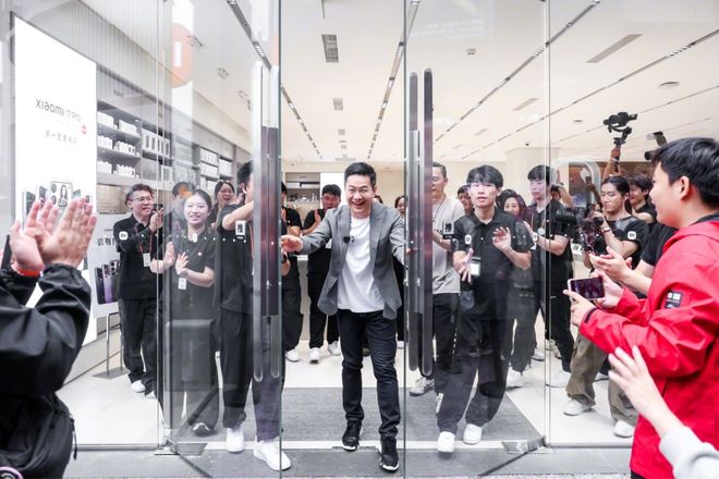 ta 研发机器人项目；国内发布「脑机接口标准」 极客早知道pg电子免费模拟器小米17开售5分钟破国产机销售纪录；Me(图4)